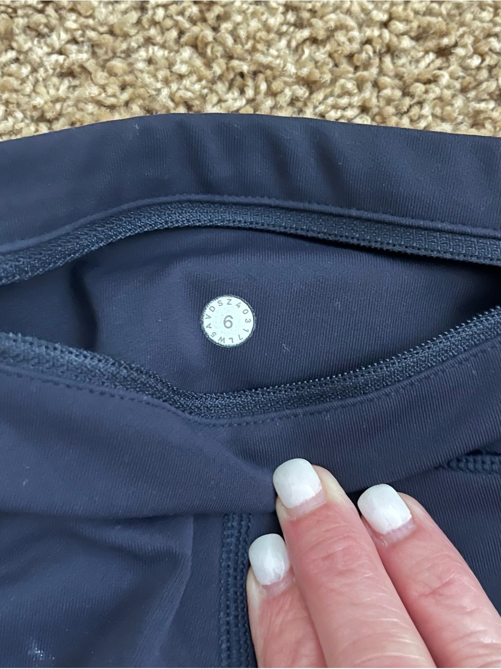 Lululemon Navy High-Rise Leggings with Side Pocket - Picture 5 of 6